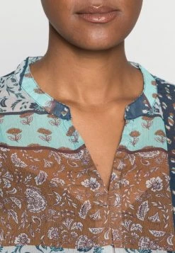 Cream SAMA Blouse Dark Denim 9 Cream SAMA Blouse Dark Denim -Cream Soldes Boutique 1dbd2a59c34643828684fecda610d77c