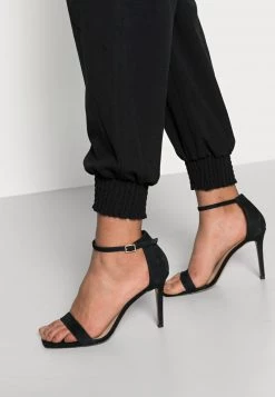 Cream Femme CHARLOTT HAREM PANT Pantalon Classique Pitch Black -Cream Soldes Boutique 30f36e58da7641158bf8068b6544b972