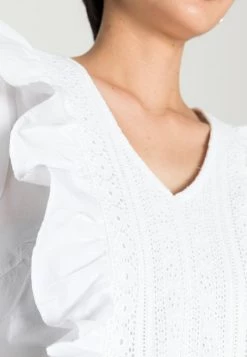 Cream Femme CRHUMLA BLOUSE Blouse Snow White 9 Cream Femme CRHUMLA BLOUSE Blouse Snow White -Cream Soldes Boutique 3293c4aea1ef4a0c9823fec47c98b6b4