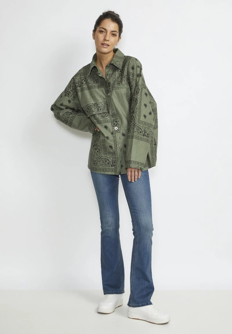 Cream Femme CRMYNIS Veste Légère Militare 2 Cream Femme CRMYNIS Veste Légère Militare – Image 2