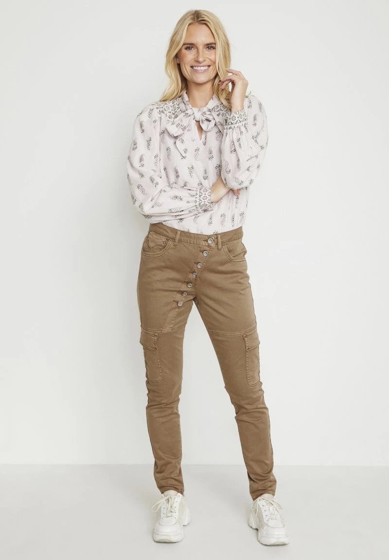 Cream CROLINA Pantalon Cargo Otter Femme 2 Cream CROLINA Pantalon Cargo Otter Femme – Image 2