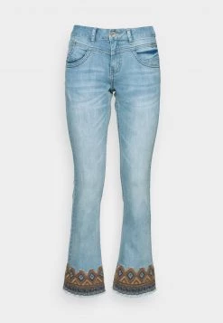 Cream CRBOLETTE 7/8 JEANS Jean Bootcut Soft Blue Denim Femme 8 Cream CRBOLETTE 7/8 JEANS Jean Bootcut Soft Blue Denim Femme -Cream Soldes Boutique 49a8d5c43d1a4b0eaef0dc612d2ba0bf