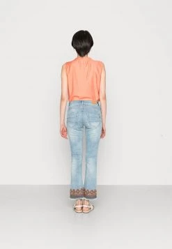 Cream CRBOLETTE 7/8 JEANS Jean Bootcut Soft Blue Denim Femme 7 Cream CRBOLETTE 7/8 JEANS Jean Bootcut Soft Blue Denim Femme -Cream Soldes Boutique 53ccd5f502ec4fbca92786e563cc4ede