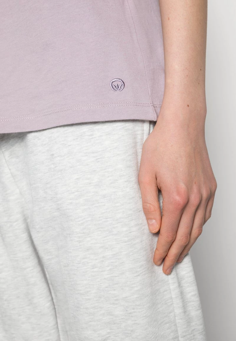 Cream NAIA T Shirt Basique Nirvana 5 Cream NAIA T Shirt Basique Nirvana – Image 5