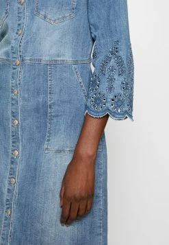 Cream ROSITA DRESS Robe En Jean Light Blue Denim Femme -Cream Soldes Boutique 54437f79e25f48f4b56b55b13f638a2d