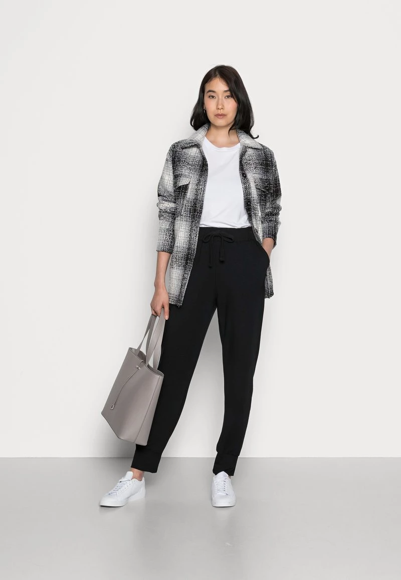 Cream Femme SALINA PANTS Pantalon De Survêtement Pitch Black 2 Cream Femme SALINA PANTS Pantalon De Survêtement Pitch Black – Image 2