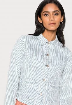 Cream Femme THEDORA Veste En Jean Blue Milkboy 9 Cream Femme THEDORA Veste En Jean Blue Milkboy -Cream Soldes Boutique 6fec2ebcf2724c31a313a22abb50b933