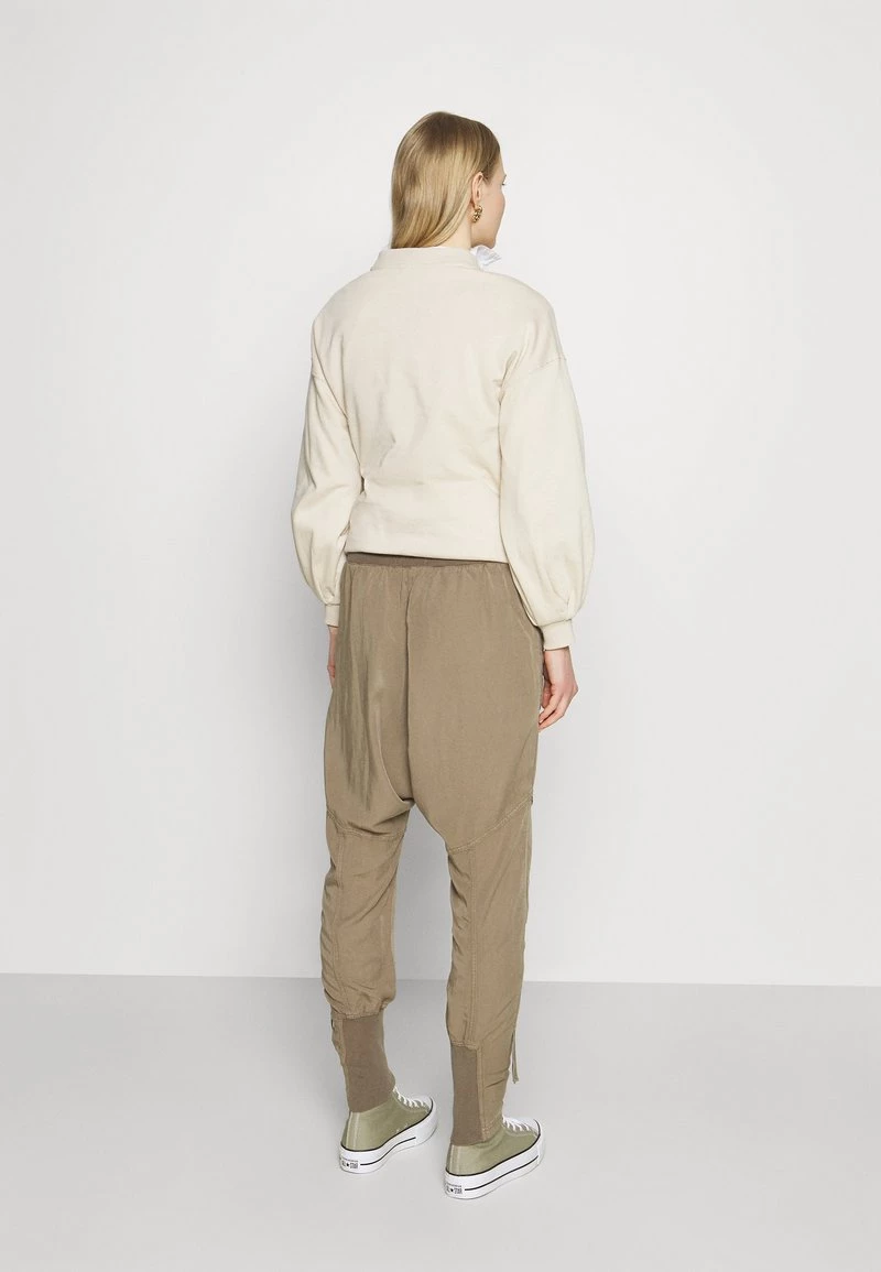 Cream NANNA PANTS Pantalon Classique Timber Wolf Femme 3 Cream NANNA PANTS Pantalon Classique Timber Wolf Femme – Image 3