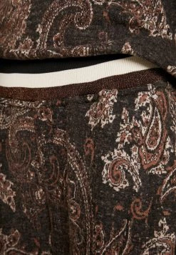 Cream MONA PANTS Pantalon Classique Pitch Black 9 Cream MONA PANTS Pantalon Classique Pitch Black -Cream Soldes Boutique 807fb0d578154954870f2bd1d7366831