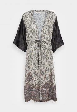 Cream MALLE KIMONO Veste Légère Gunmetal Femme -Cream Soldes Boutique 8a8c04b4b8634a6a937efbdf8161dc93