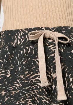 Cream Femme SALINAI PANT Pantalon De Survêtement Graphic Grey 9 Cream Femme SALINAI PANT Pantalon De Survêtement Graphic Grey -Cream Soldes Boutique 8b4ed6bc8b3944dc801f001b935e38bb