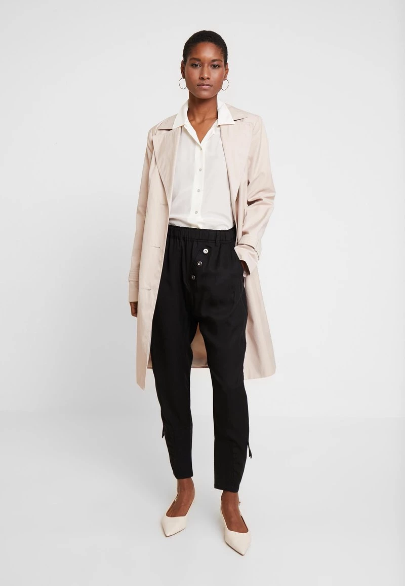 Cream Femme SILLIAN PANTS Pantalon Classique Pitch Black 2 Cream Femme SILLIAN PANTS Pantalon Classique Pitch Black – Image 2