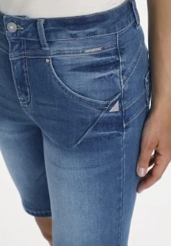 Cream AMALIE Short En Jean Rich Blue Denim -Cream Soldes Boutique 9b0bdb28d615485e8b964c97db4c4f61