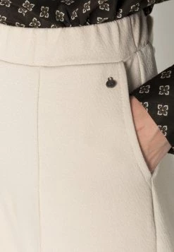 Cream Femme HAGGIS PANT Pantalon Classique Silver Cloud 9 Cream Femme HAGGIS PANT Pantalon Classique Silver Cloud -Cream Soldes Boutique aa198c57b0c34601925c2714c374c59a