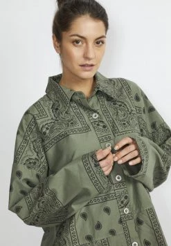 Cream Femme CRMYNIS Veste Légère Militare 9 Cream Femme CRMYNIS Veste Légère Militare -Cream Soldes Boutique b768577489884aec8843bcff44c20d3b