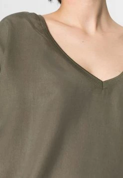 Cream JAVIA BLOUSE Blouse Sea Turtle -Cream Soldes Boutique b80626df6a364869adbaf966ac1097b6