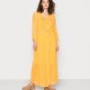 Cream Femme BOHO DRESS ZALLY FIT Robe Longue Apricot