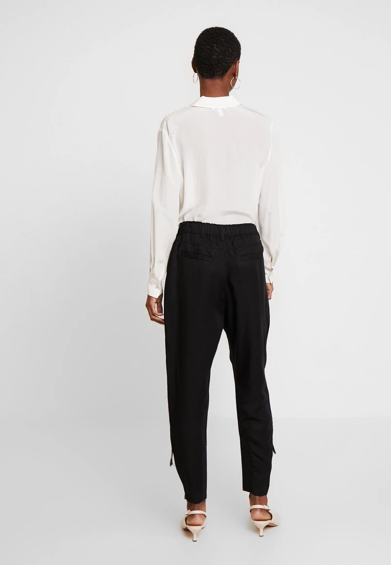 Cream Femme SILLIAN PANTS Pantalon Classique Pitch Black 3 Cream Femme SILLIAN PANTS Pantalon Classique Pitch Black – Image 3