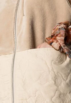 Cream Femme RINA WAISTCOAT Veste Sans Manches Beige -Cream Soldes Boutique cecb0a85e0a44d8284276469d1b45b40