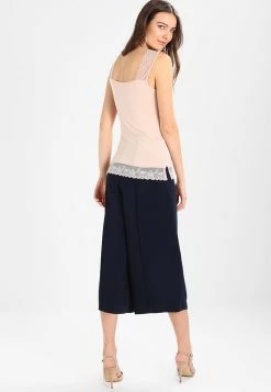 Cream FLORENCE Débardeur Powder 8 Cream FLORENCE Débardeur Powder -Cream Soldes Boutique d3249a2c45604a468a05a10c86348253