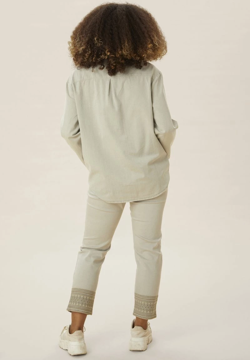 Cream Jean Droit Silver Cloud Femme 3 Cream Jean Droit Silver Cloud Femme – Image 3