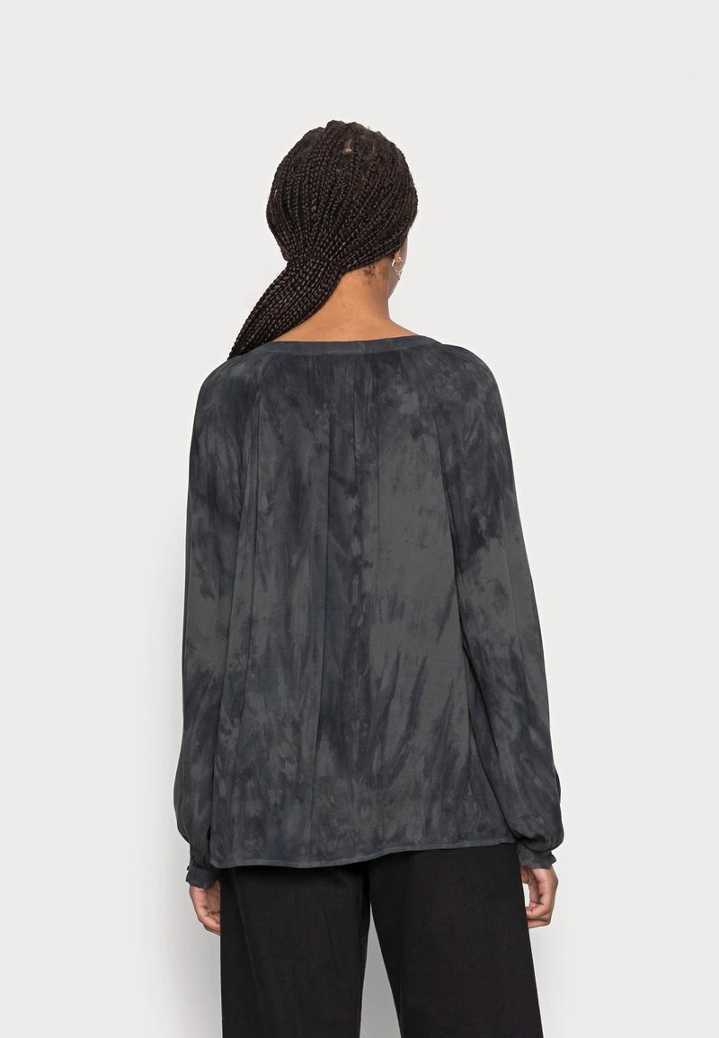 Cream IROBI BLOUSE Blouse Gunmetal Tie Dye 3 Cream IROBI BLOUSE Blouse Gunmetal Tie Dye – Image 3