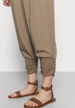 Cream LINE PANTS Pantalon Classique Timber Wolf Femme -Cream Soldes Boutique e0de7f76b2d3459281c194c63d747e9f